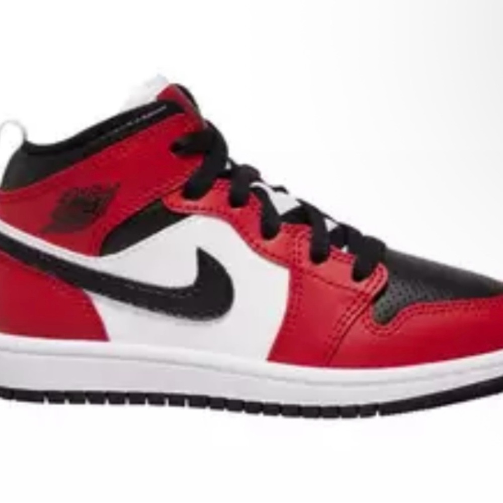 Size 6Y (GS) - Air Jordan 1 Mid Chicago Black Toe (554725-069)